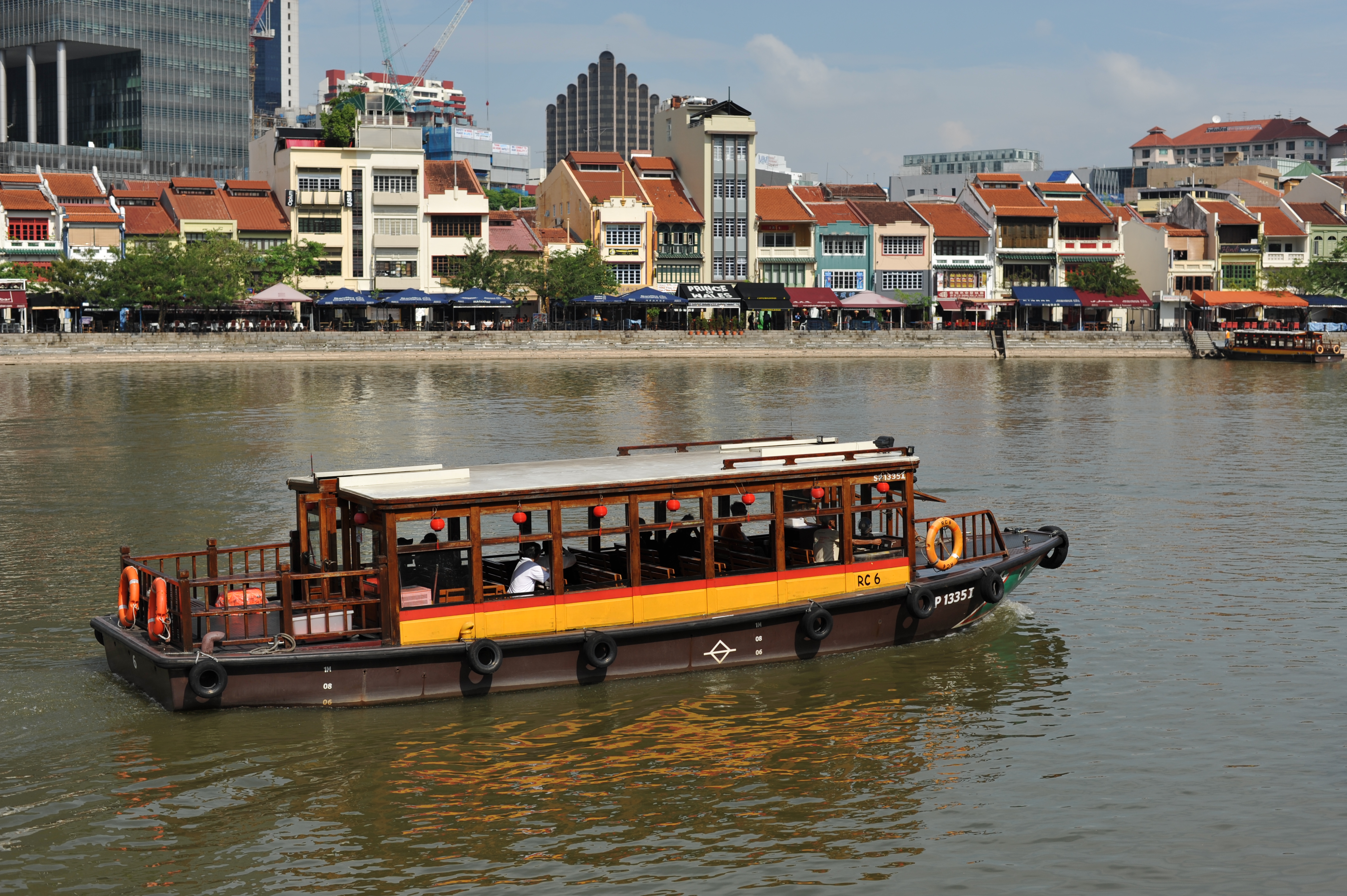 <b>D700 / AF-S NIKKOR 50mm F1.8 G / 約6.4MB / 4,256×2,832 / 1/2,000秒 / F5 / 0.0EV / ISO200 / WB:晴天</b>