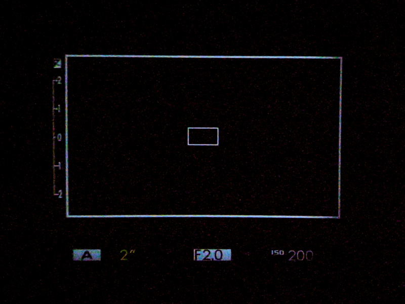 <b>OVFが16：9のブライトフレームに対応。ハイブリッドビューファインダーならではの改善だ</b>