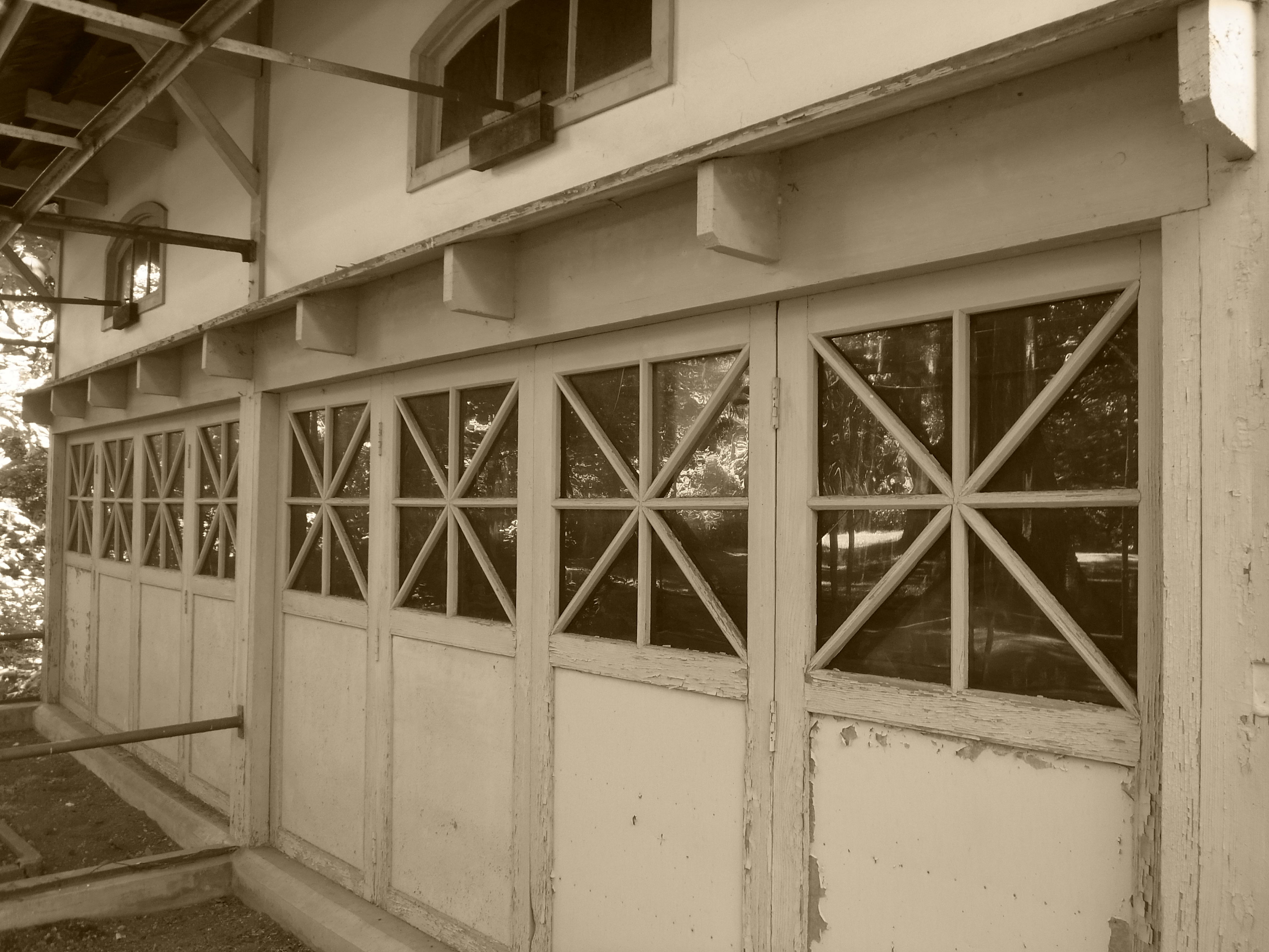 <b>セピア / 4,608×3,456 / 1/9秒 / F3.9 / 0.0EV / ISO100 / WB：オート / 5mm（28mm相当）</b>