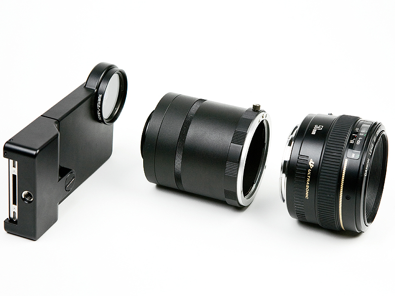 <b>カメラのマウントを備えたアダプターが付属する（中）</b>