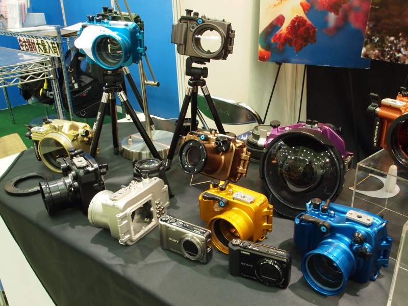 <b>ほかにもシグマDPシリーズ用やソニーDSC-HXシリーズ用などを用意していた</b>