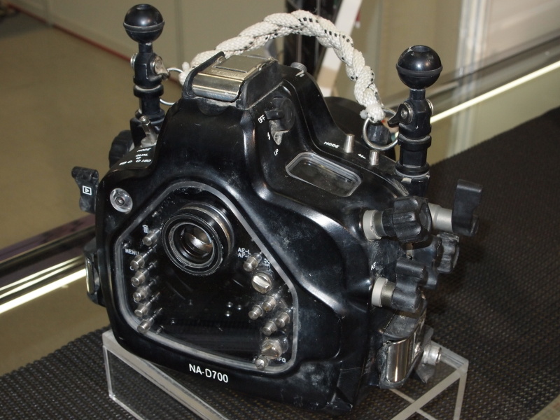 <b>津波で流されたニコンD700用ハウジング（実物）</b>