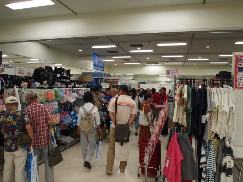 <b>用品の販売コーナーも</b>