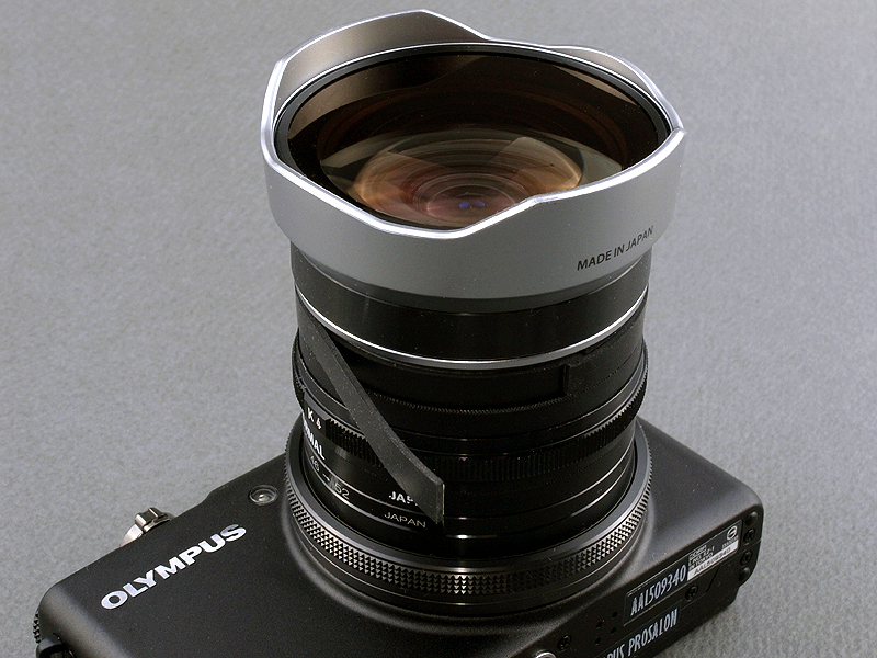 <b>FCON-P01に巻き付けたゴムパーツの外周に、もう1つのゴムパーツを巻き付ける</b>