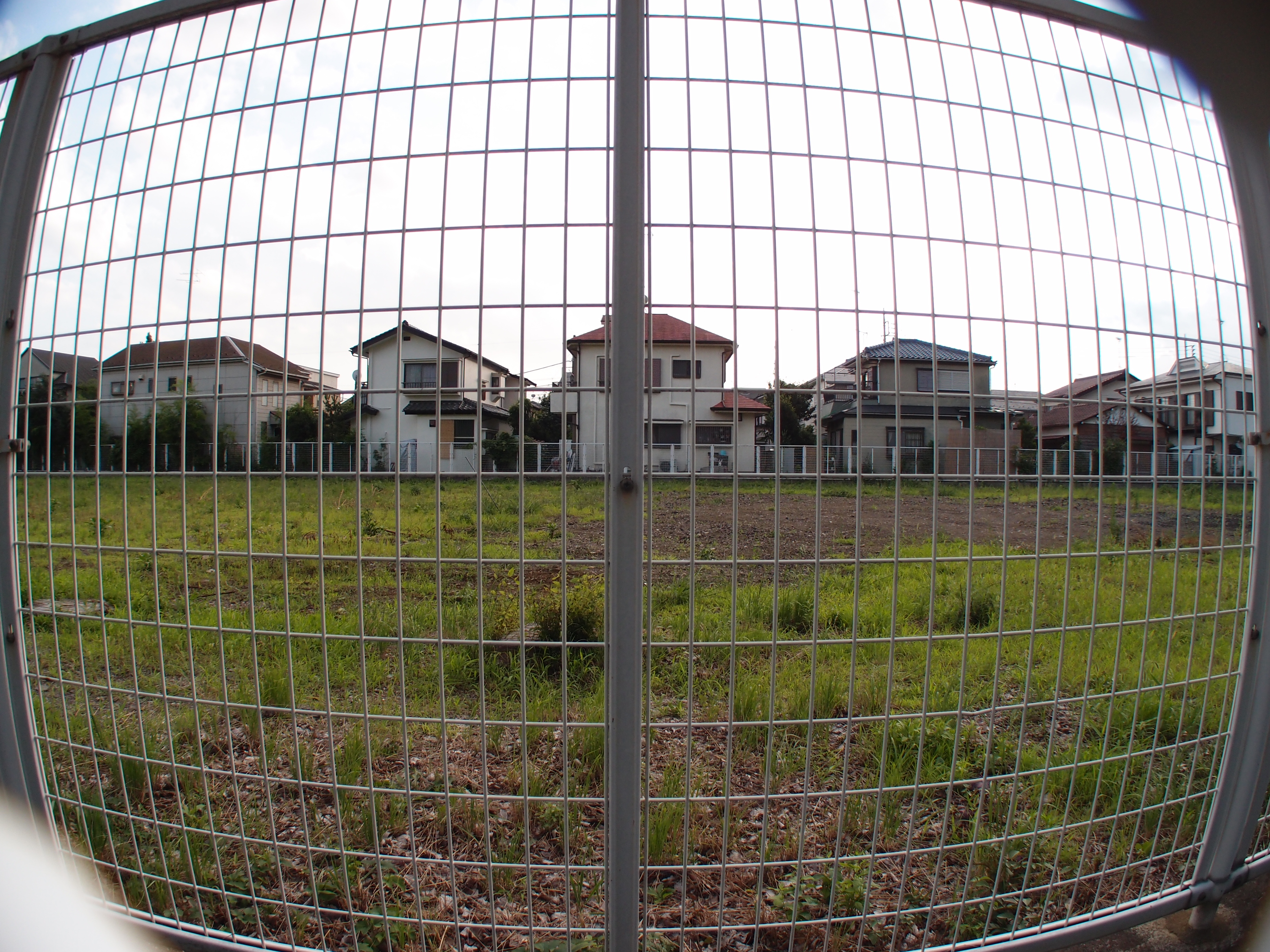 <b>ちなみにFCON-P01の取り付け角度が曲がると、画面隅がフードでけられてしまう</b>