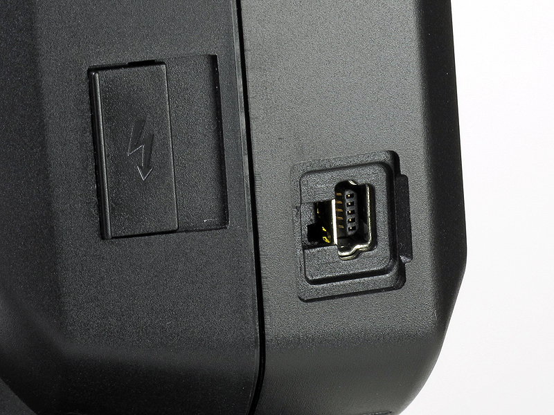 <b>アップデート用のUSB端子を装備する</b>