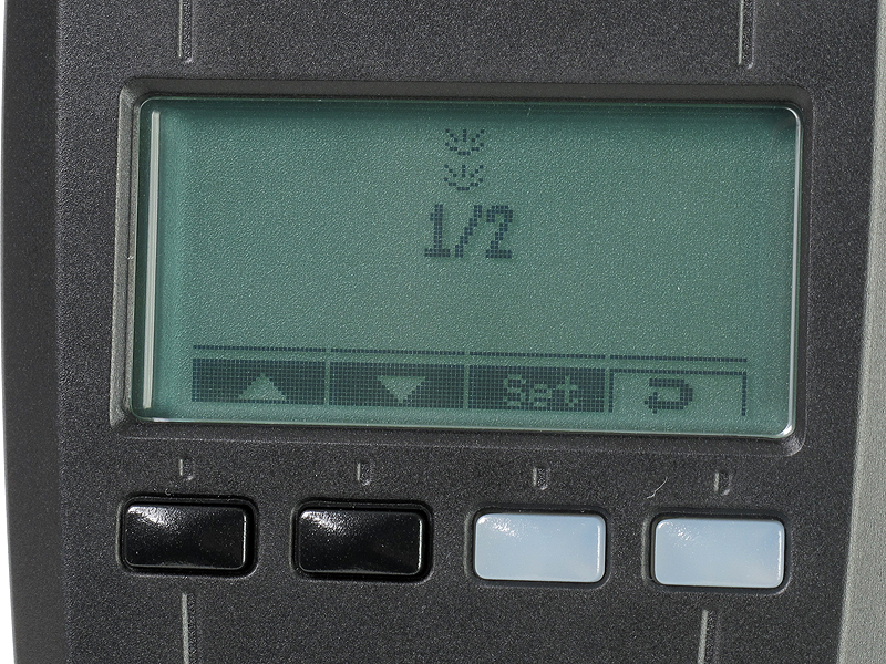 <b>サブ発光部の光量を調節しているところ</b>