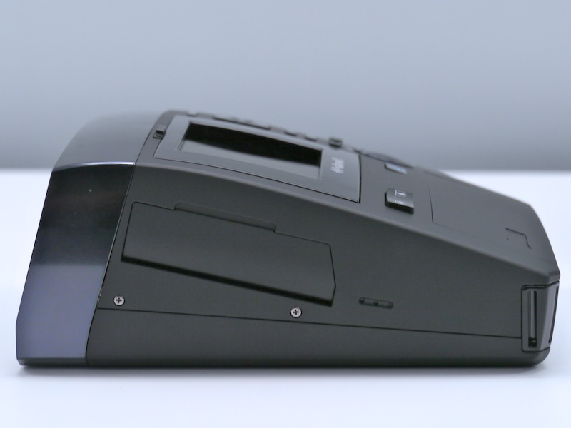 <b>液晶モニターを立てた状態</b>