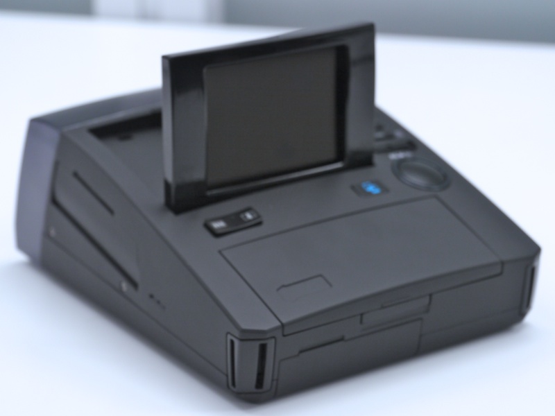 <b>液晶モニターを立てた状態</b>