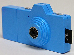 <b>記録メディアはmicroSDカード</b>