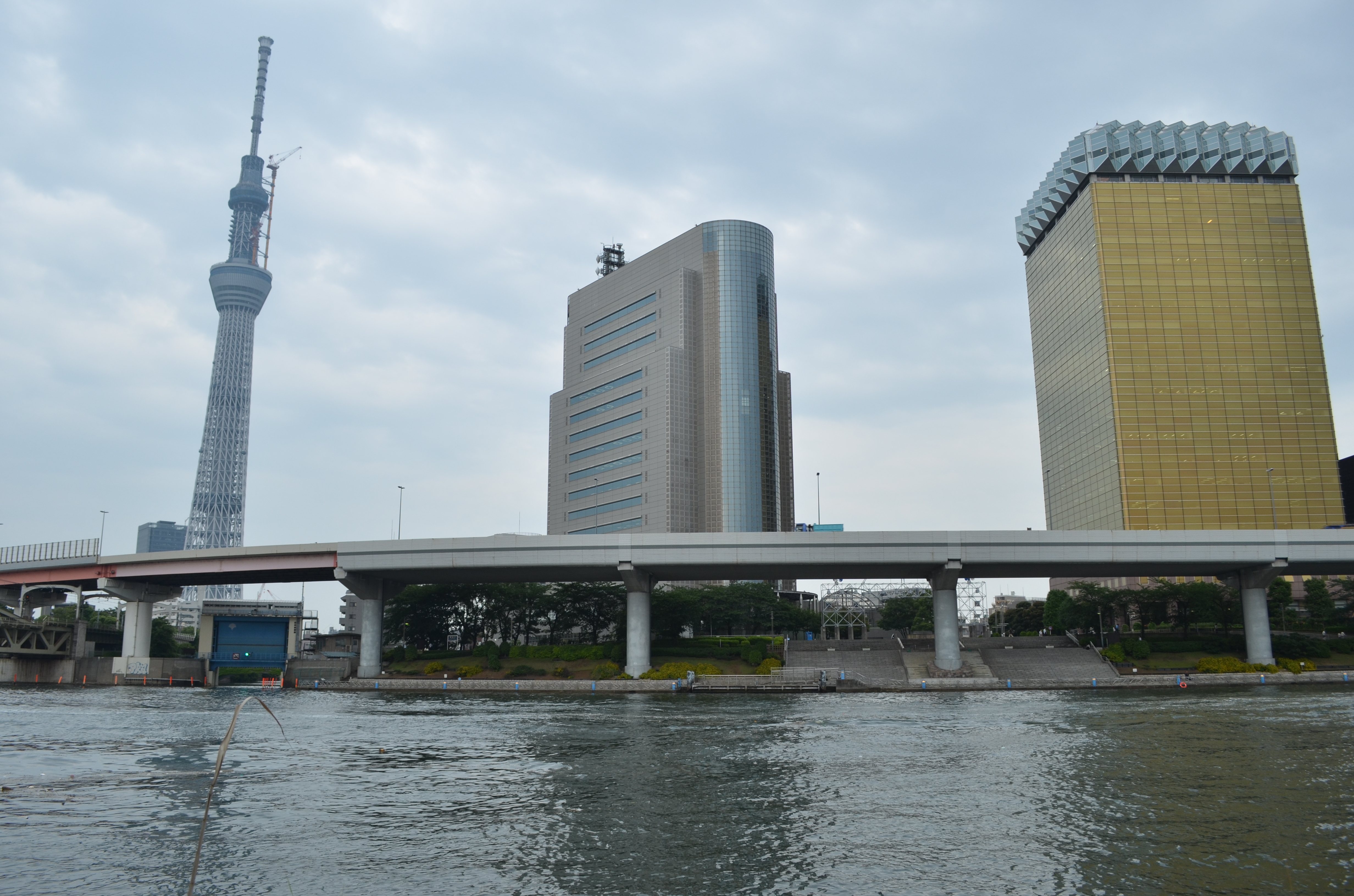 <b>広角端 / D7000 / AF-S DX NIKKOR 18-55mm F3.5-5.6 G VR / 約6.4MB / 4,928×3,264 / 1/100秒 / F8 / 0.0EV / ISO200 / WB:晴天 / 18mm</b>