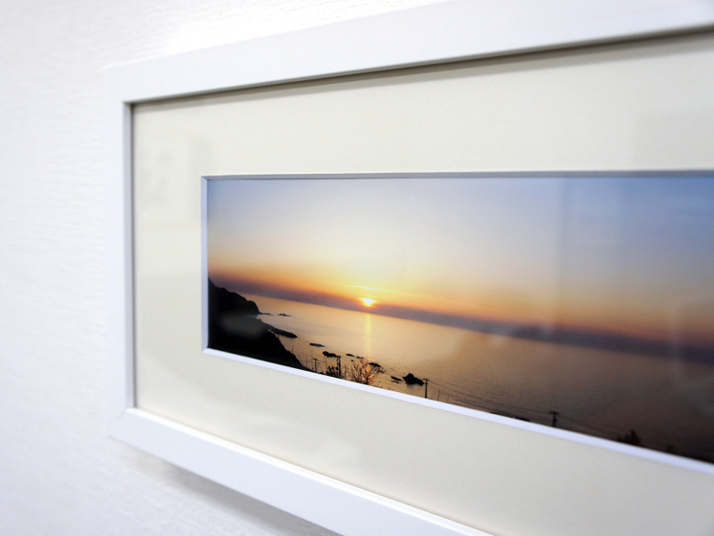 <b>パノラマフォトフレーム 角中ホワイト Lサイズ×スイングパノラマ ワイド無し</b>