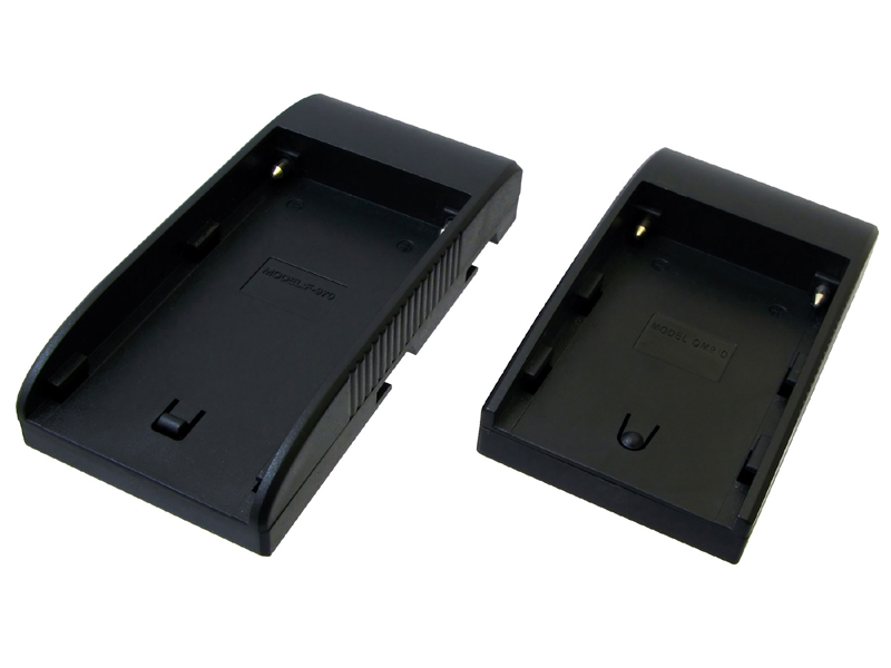 <b>付属のバッテリーバックプレート</b>