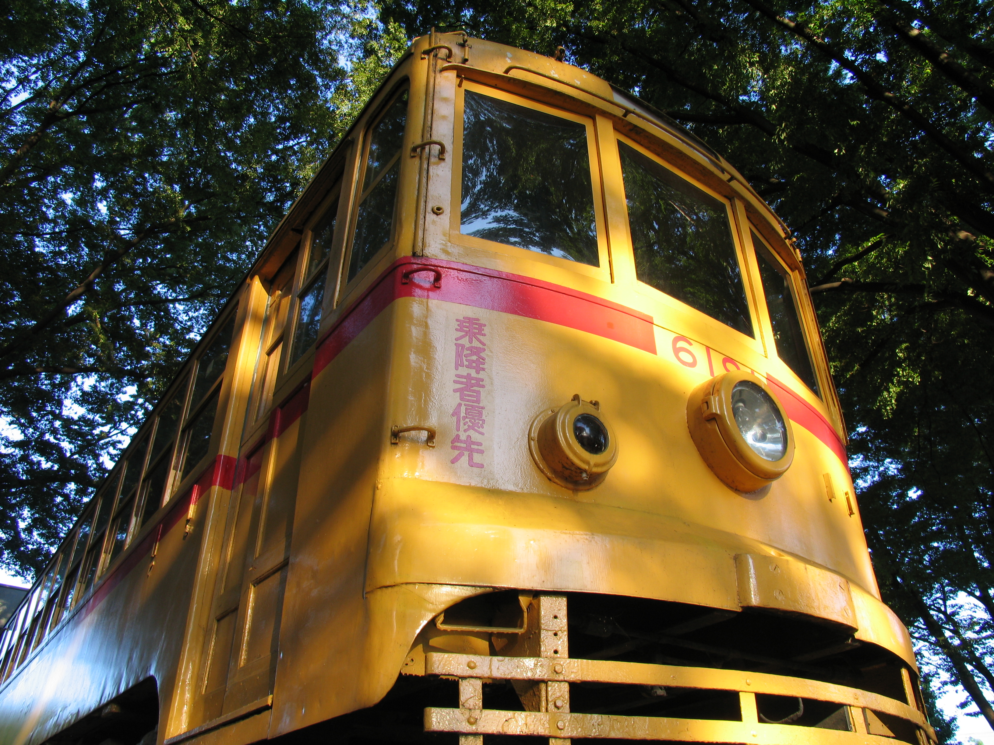 <b>PowerShot Pro1 / 約4.0MB / 3,264×2,448 / 1/80秒 / F4 / 0.0EV / ISO50 / WB:オート / 7.2mm</b>