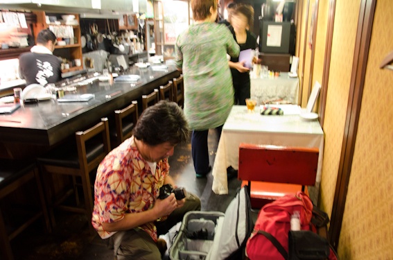 <b>ハリーさん自らフィルムセット</b>