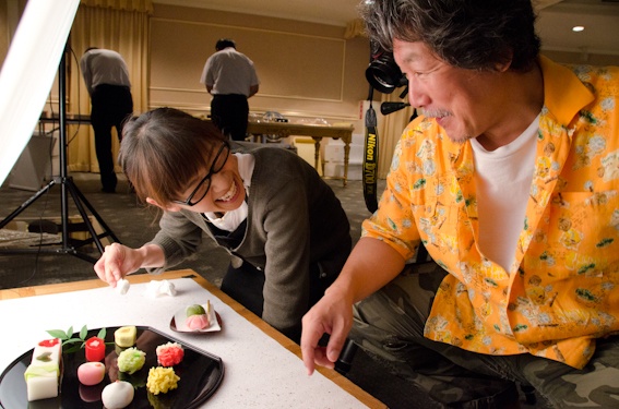 <b>今日は美人のスタイリスト萩原さんがいるので安心してるハリーさん</b>