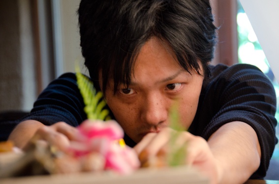 <b>助手のちゃんぷ君も真剣な眼差しでガンバル</b>