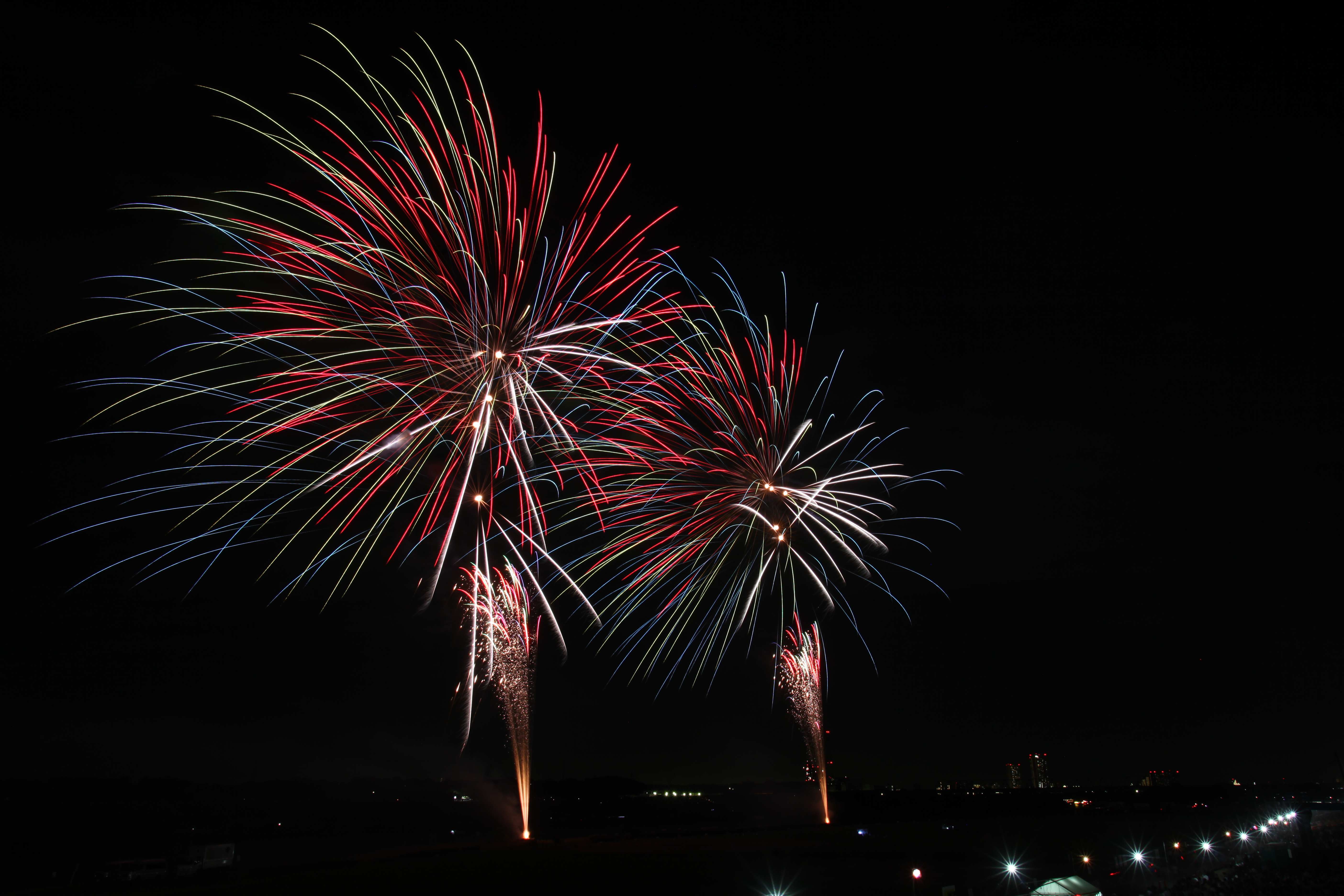 【成功】しっかりとピントが合っていると、光跡をキリッとシャープに写すことができる（等倍に拡大）<br>EOS 5D Mark II / EF 17-35mm F2.8 L USM / 約5MB / 5,616×3,744 / 15秒 / F16 / 0EV / ISO100 / 26mm