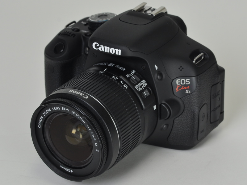 ボディは可動式液晶モニター搭載のキヤノン「EOS Kiss X5」を用意した