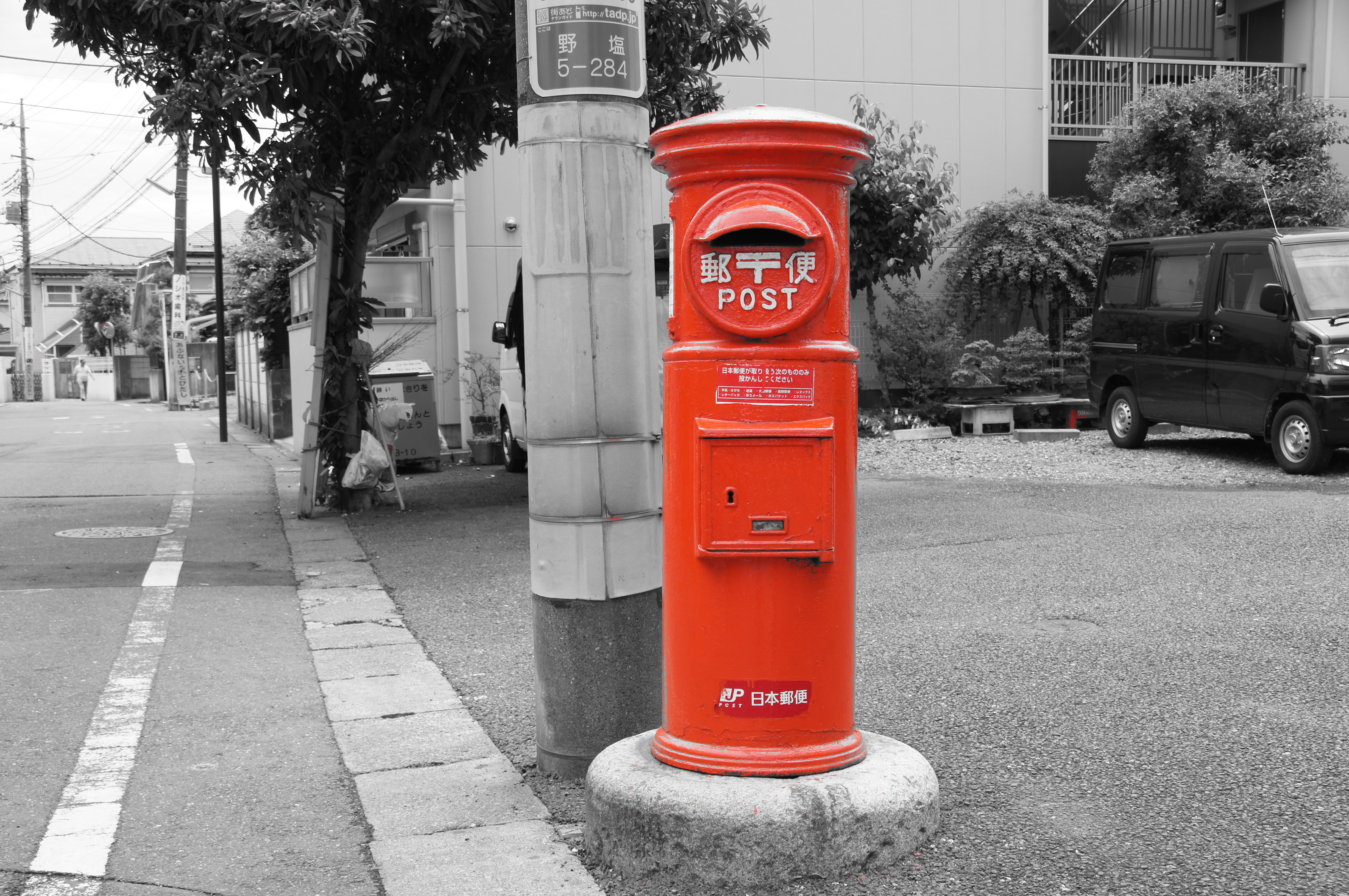 <b>ピクチャーエフェクト:パートカラー（レッド） / α55 / AF 18-250mm F3.5-6.3 Di II LD Aspherical [IF] Macro / 4,912×3,264 / 1/100秒 / F8 / 0EV / ISO100 / オート / WB:オート / 26mm</b>