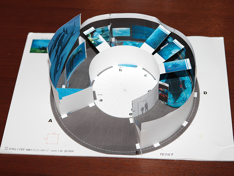 <b>レイアウトを検討するための模型も製作。会場が扇形とあって、単なる図面では感覚を掴むのが難しいためだ</b>