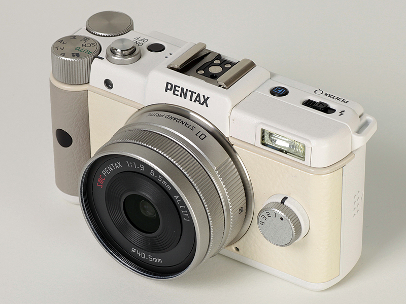 <b>PENTAX-01 STANDARD PRIMEを装着したPENTAX Q（フィルターは非装着）</b>