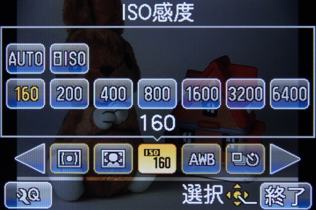 <b>最高ISO6400での撮影に対応。画面はタッチQ.MENUから感度を変更しているところ</b>