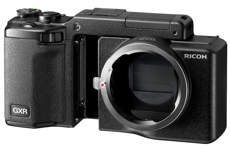 <b>GXR（左）とGXR MOUNT A12（右）</b>