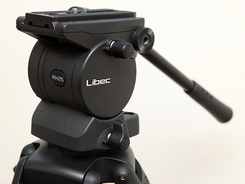 <b>RS-250シリーズの雲台「RH25」。スチル用雲台に比べて複雑なためどうしても高価になる</b>