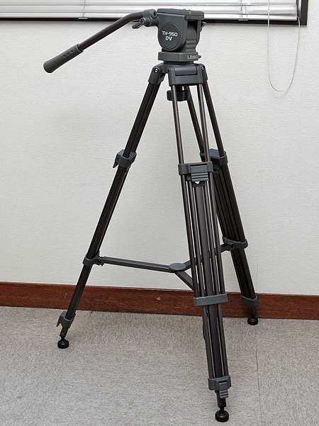 <b>「TH-950DV」（3万9,900円）。TH-650DVの雲台を強化したモデル。カウンターバランスの強さがオフ+3ポジションから選択可能。トルクは固定。最大耐荷重は4kg</b>