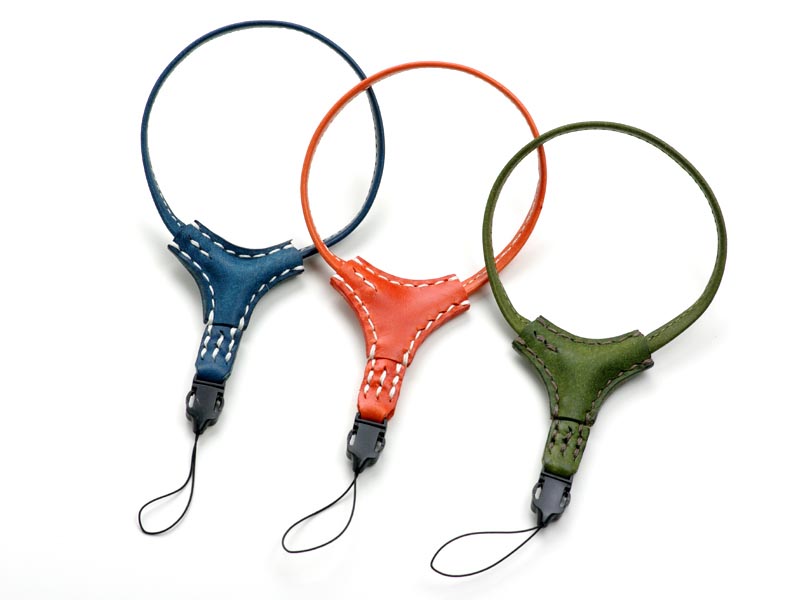 <b>SPUTNIK2。左からインディゴ、パーシモン、エクストラオリーブ</b>