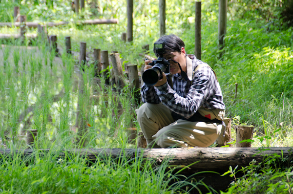 <b>早速、シオヤトンボを発見して撮影開始しているトンボさんだが、</b>