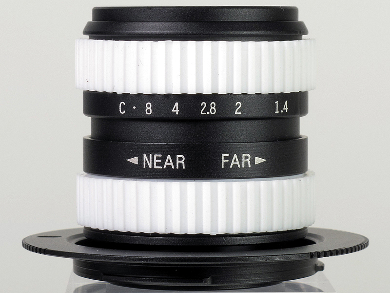 <b>下がピントリングで上が絞りリング</b>