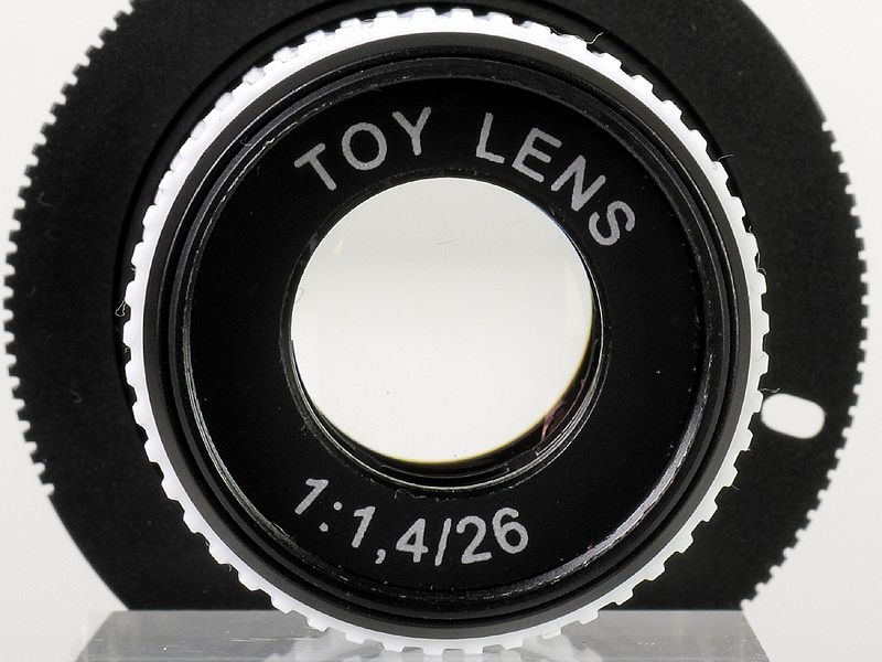 <b>開放がF1.4と明るい</b>