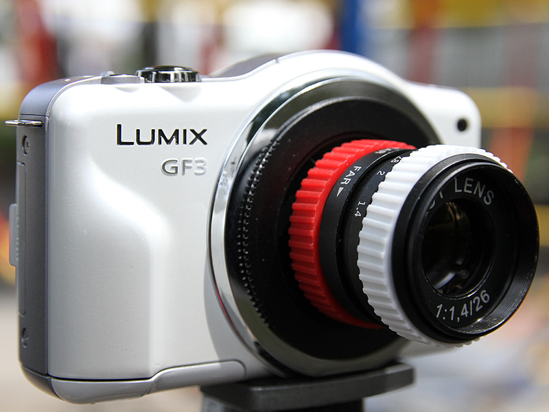 <b>赤のワンポイントでかわいさアップ</b>