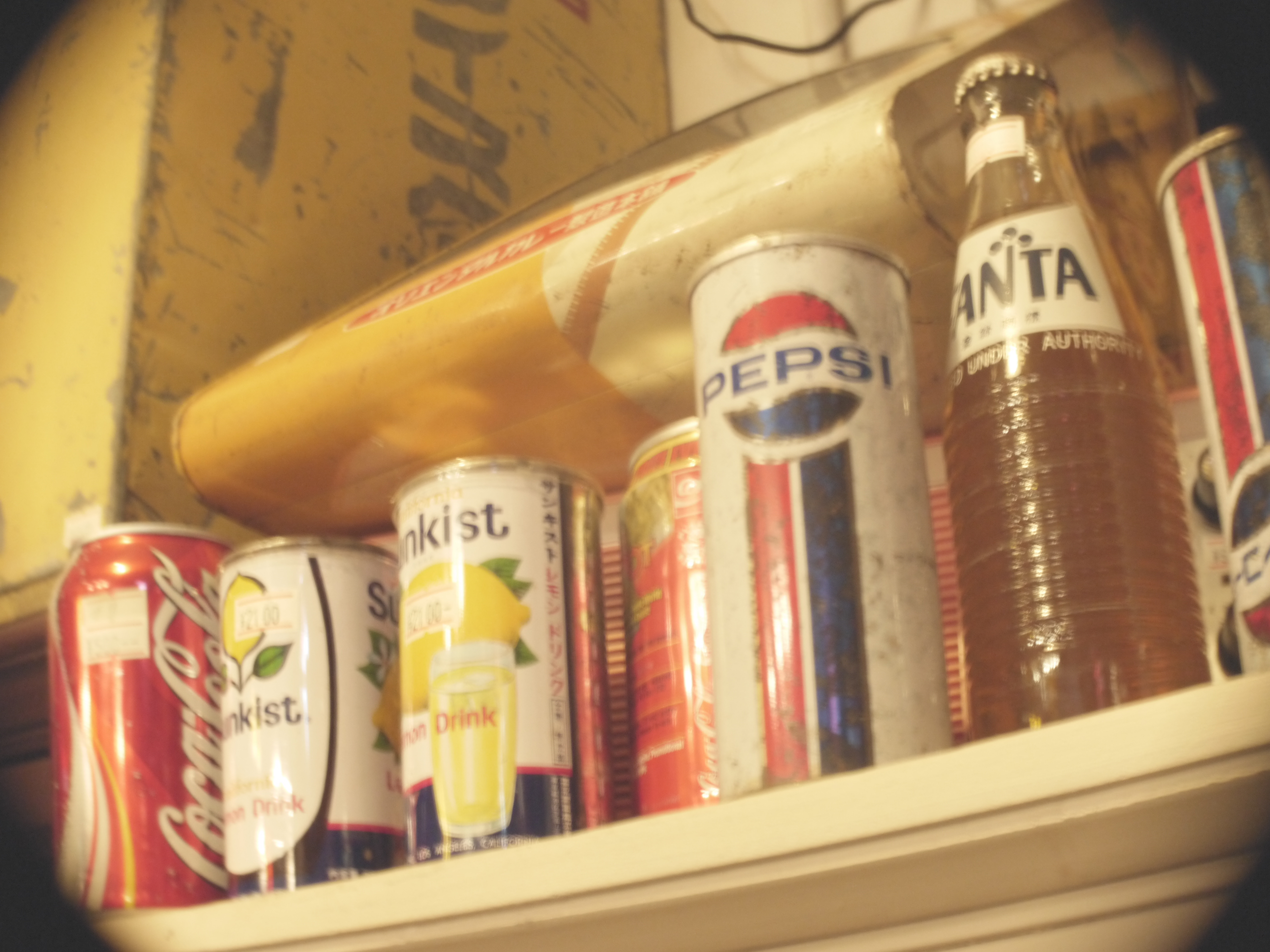 <b>覗き穴から見るような、ちょっといたずらっ子の感覚で撮ると楽しいレンズです。DMC-GF3 / TOY lens 26mm F1.4 / 約3.8MB / 4,000×3,000 / 1/1.6秒 / F1.4 / +1EV / ISO800/ 絞り優先AE / WB：オート / 26mm</b>