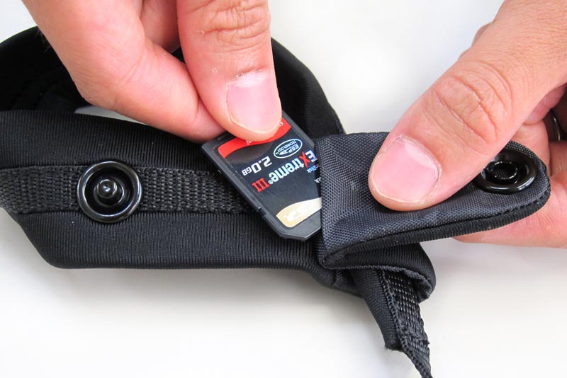 <b>SDメモリーカード用のポケットを備えている</b>