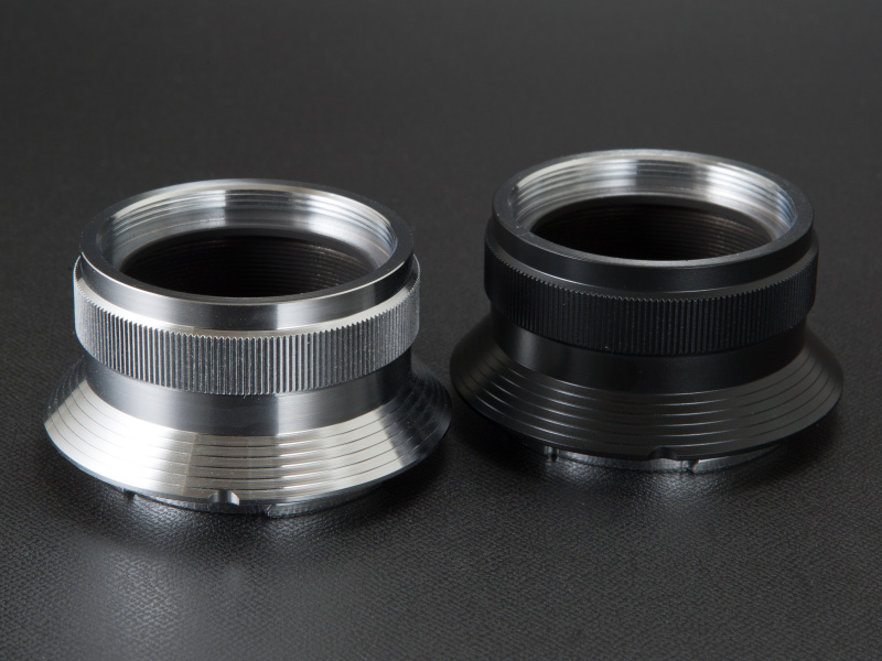 <b>三晃精機のEマウント用M42マウントアダプターはシルバーが1万円、ブラックは1万1,000円</b>