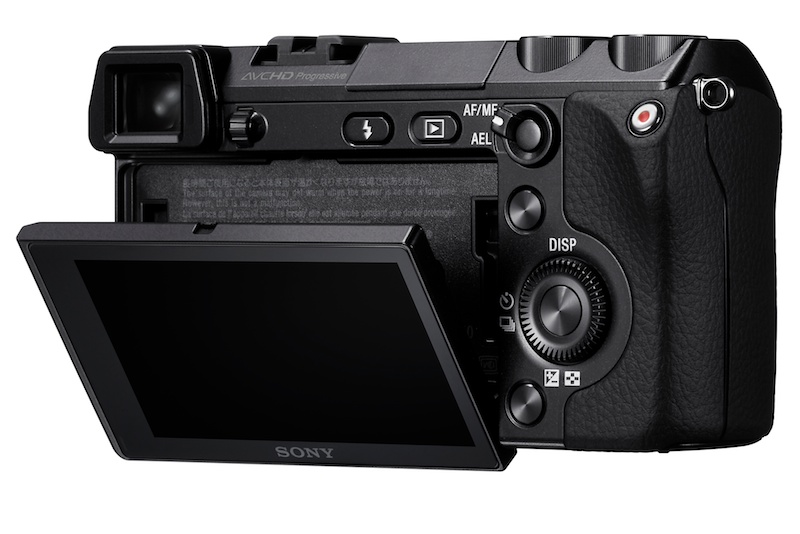 <b>3型約92万ドットのチルト式ワイド液晶モニターを装備</b>