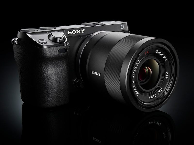 <b>Sonnar T* E 24mm F1.8 ZA（12月上旬発売）を装着</b>