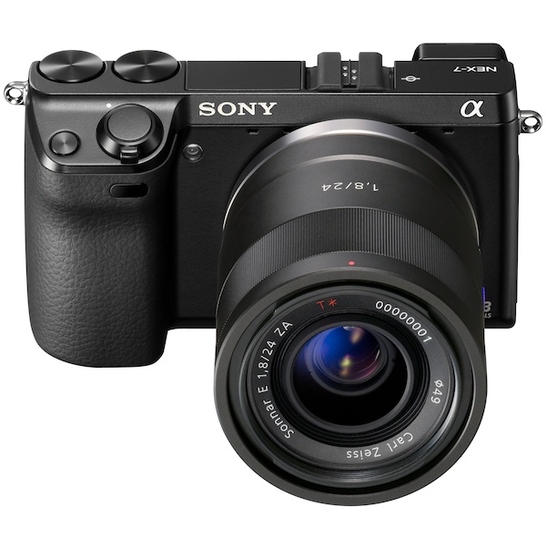 <b>Sonnar T* E 24mm F1.8 ZA（12月上旬発売）装着例</b>