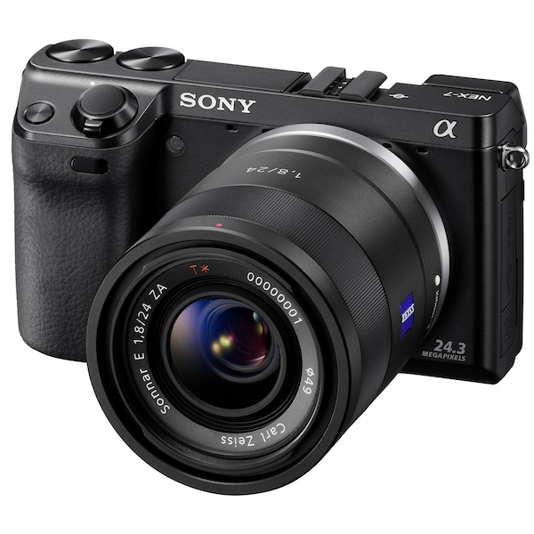 <b>Sonnar T* E 24mm F1.8 ZA（12月上旬発売）装着例</b>