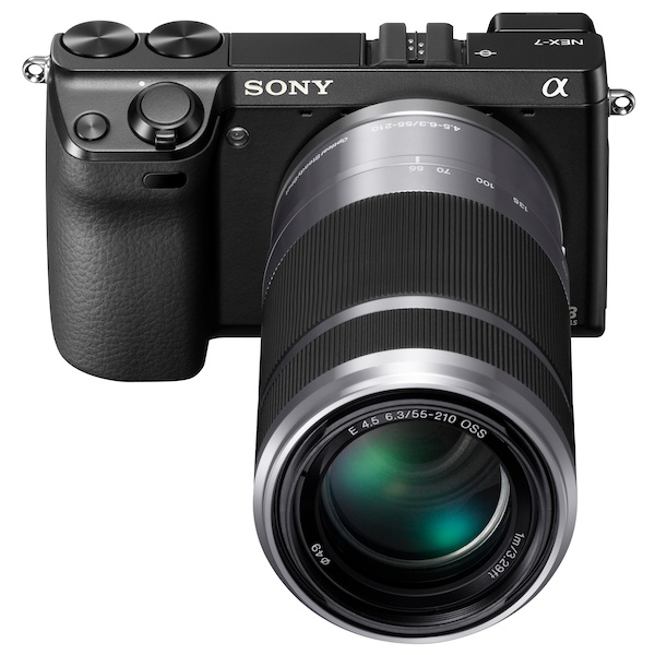 <b>E 55-210mm F4.5-6.3 OSS（10月中旬発売）装着例</b>