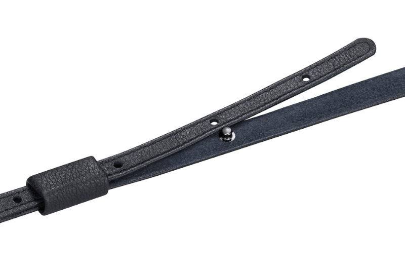 <b>ボディケース、レンズジャケットとの組み合わせを想定した本革製ストラップ「STP-XH70」。11月11日発売。8,400円</b>