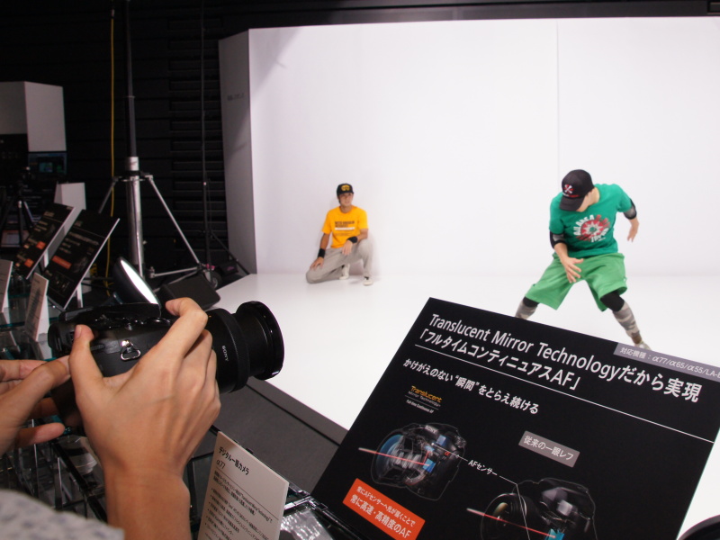 <b>ダンサーの撮影で高速レスポンスやAF追従連写を試すことができた</b>