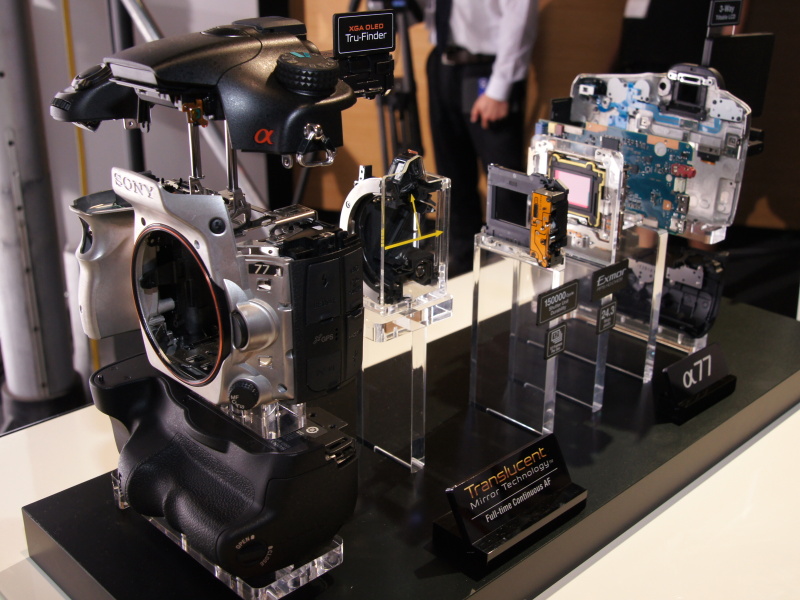 <b>分解モデルを展示</b>