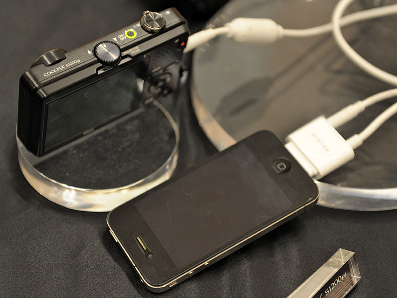 <b>iPhoneと接続して投影することもできる</b>