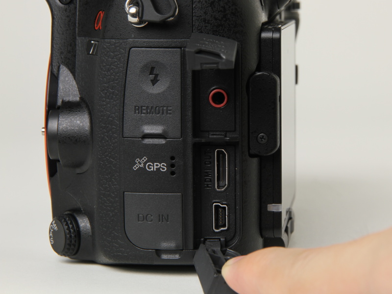 <b>側面の端子類</b>