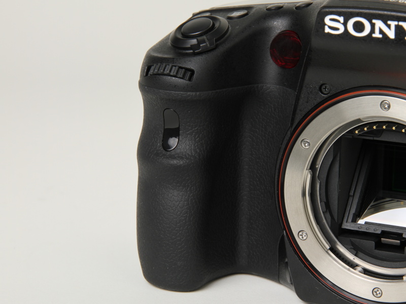 <b>グリップ部はしっかり握れる形状になった</b>