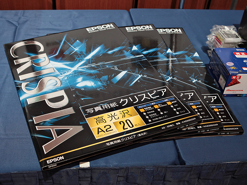 <b>純正の最上位用紙「クリスピア<高光沢>」にA2サイズが加わった。発売は9月15日。</b>